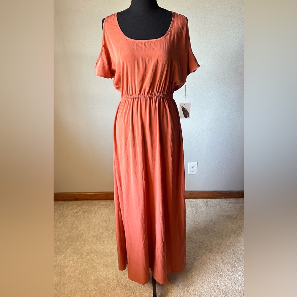 Beautiful dress cut out shoulders
